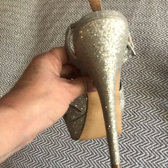 Steve Madden Uptown Silver Glitter Platform Sandals 5.5 Worn Once - Picture 4 of 16